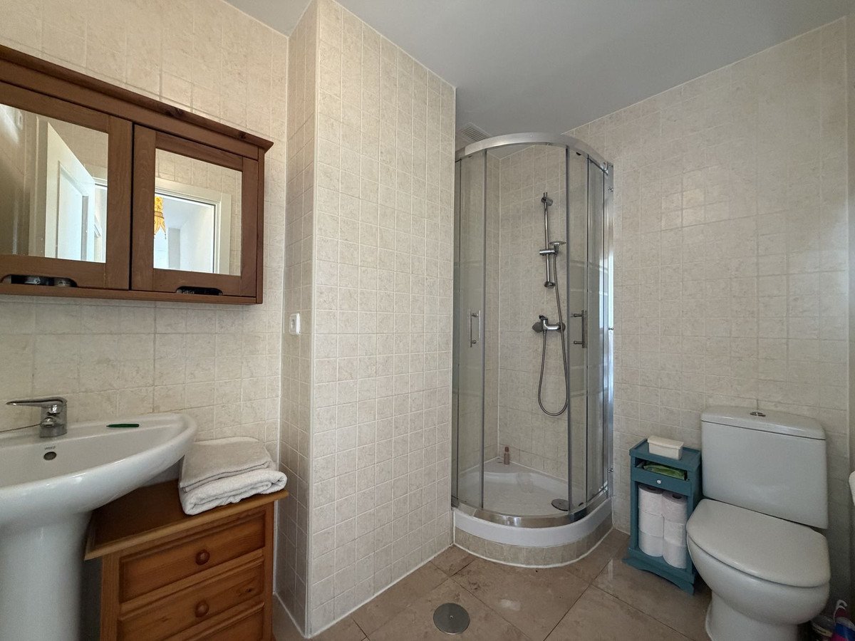 3 Bed Middle Floor Apartment in Manilva