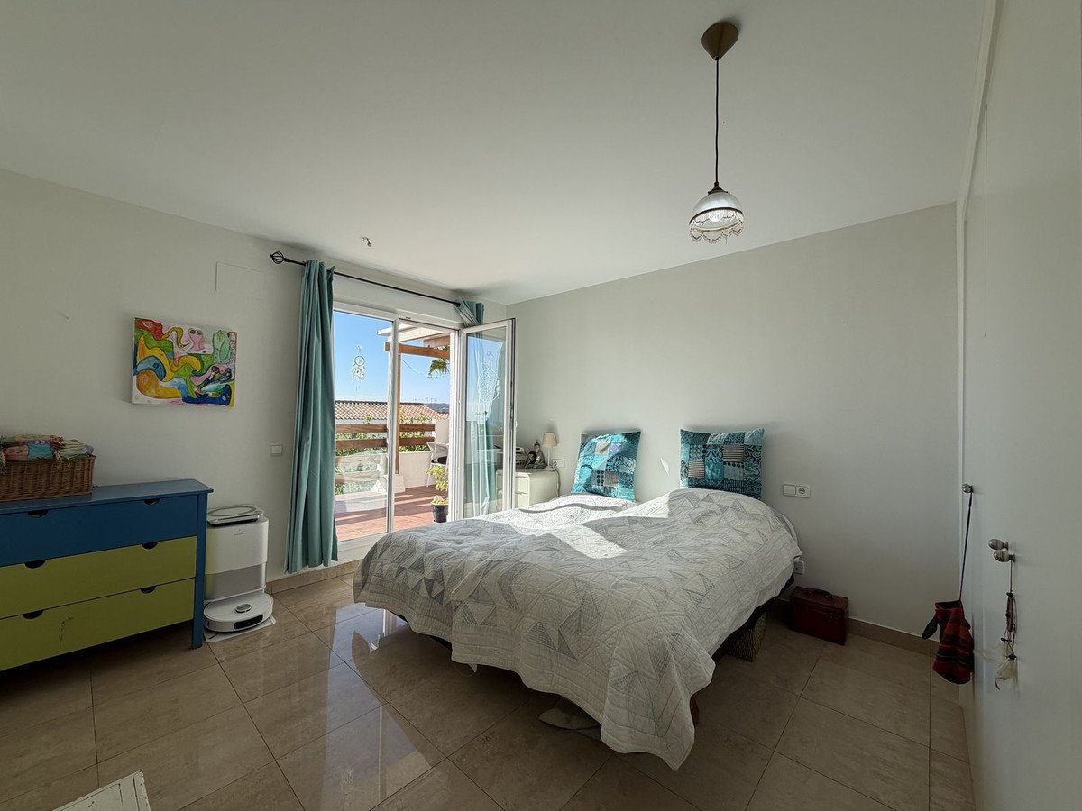 3 Bed Middle Floor Apartment in Manilva