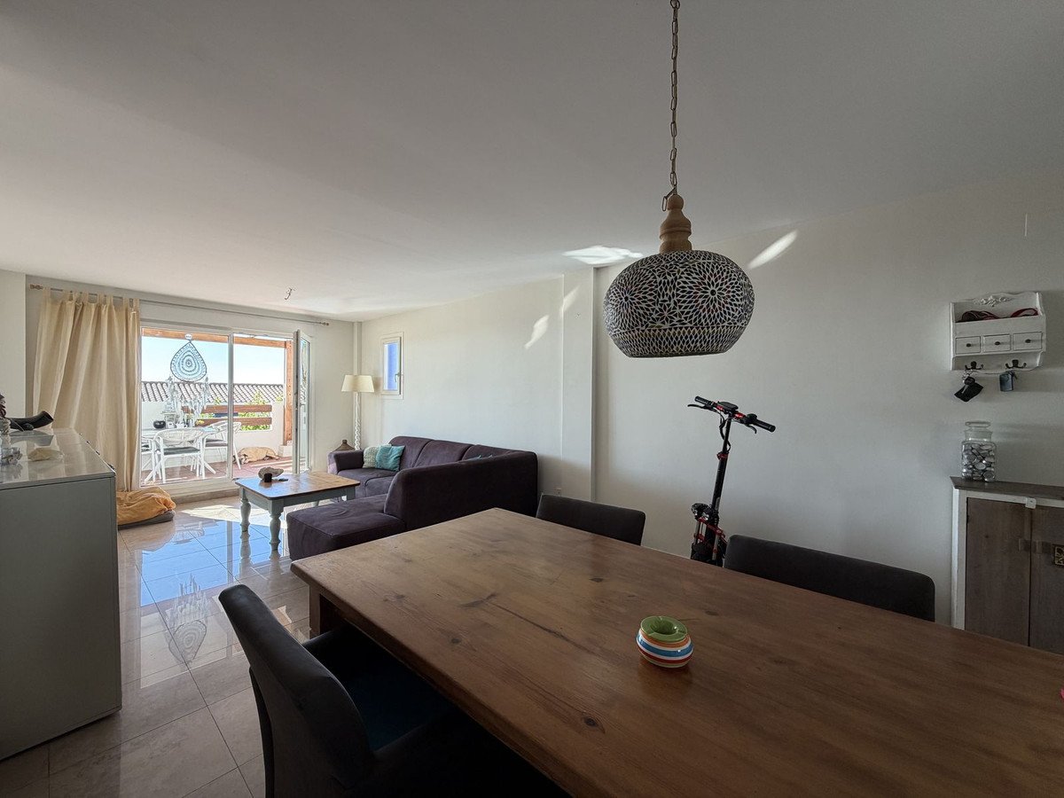 3 Bed Middle Floor Apartment in Manilva