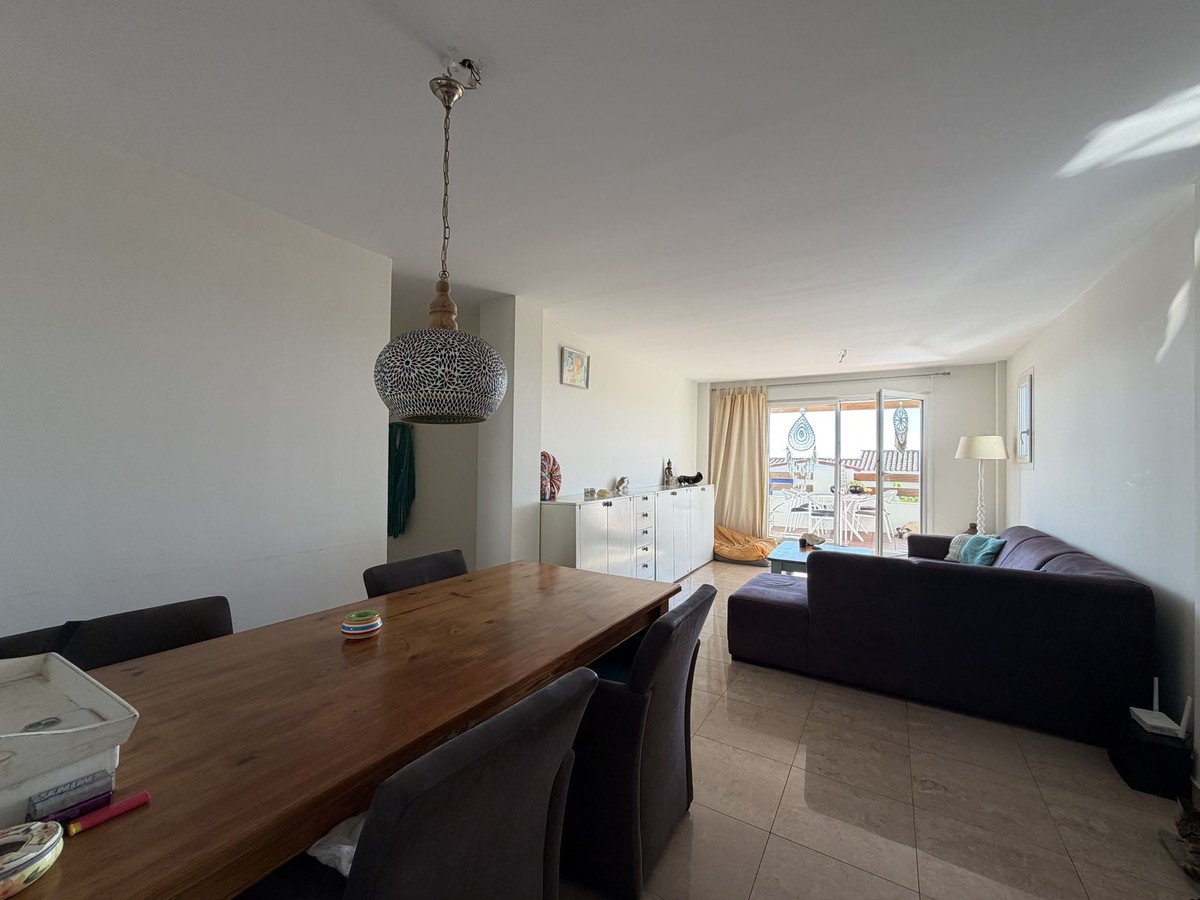3 Bed Middle Floor Apartment in Manilva