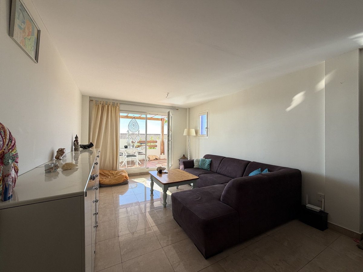 3 Bed Middle Floor Apartment in Manilva