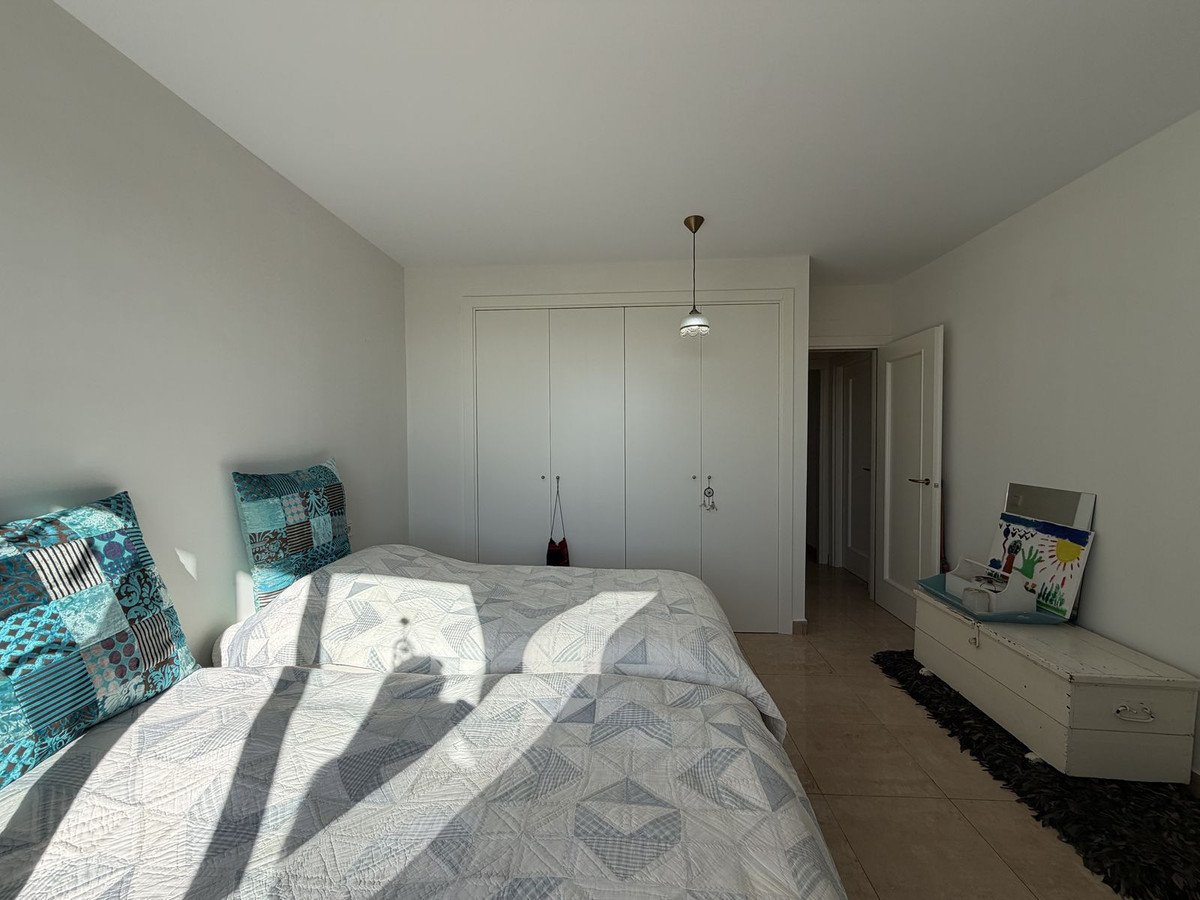 3 Bed Middle Floor Apartment in Manilva