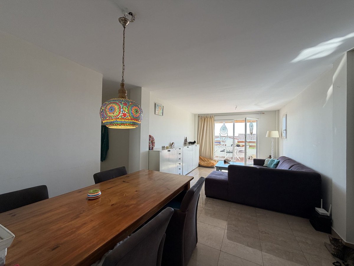 3 Bed Middle Floor Apartment in Manilva