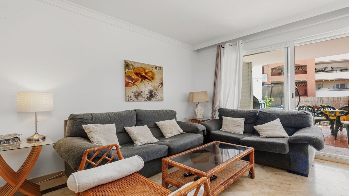 2 Bed Ground Floor Apartment in La Duquesa
