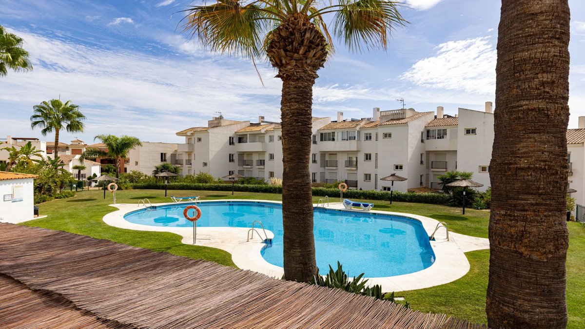 2 Bed Ground Floor Apartment in La Duquesa