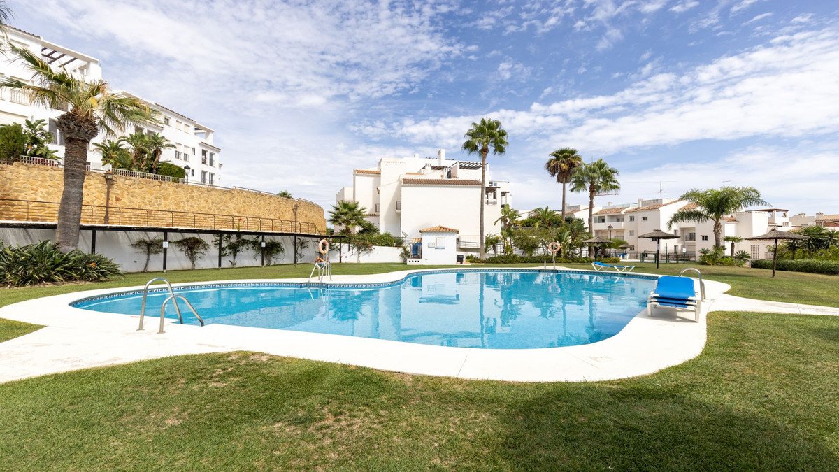 2 Bed Ground Floor Apartment in La Duquesa