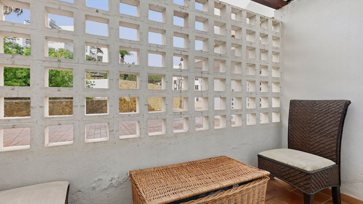 2 Bed Ground Floor Apartment in La Duquesa