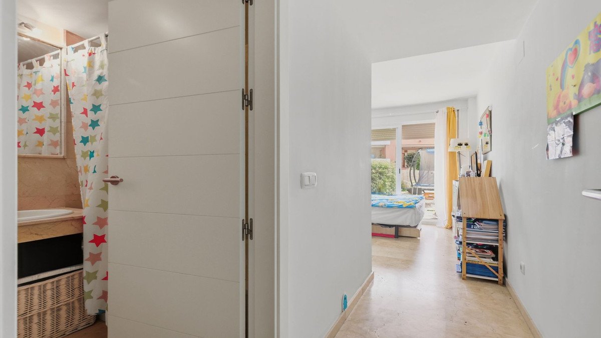 2 Bed Ground Floor Apartment in La Duquesa