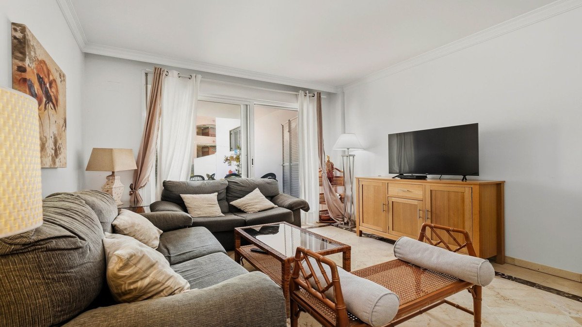 2 Bed Ground Floor Apartment in La Duquesa