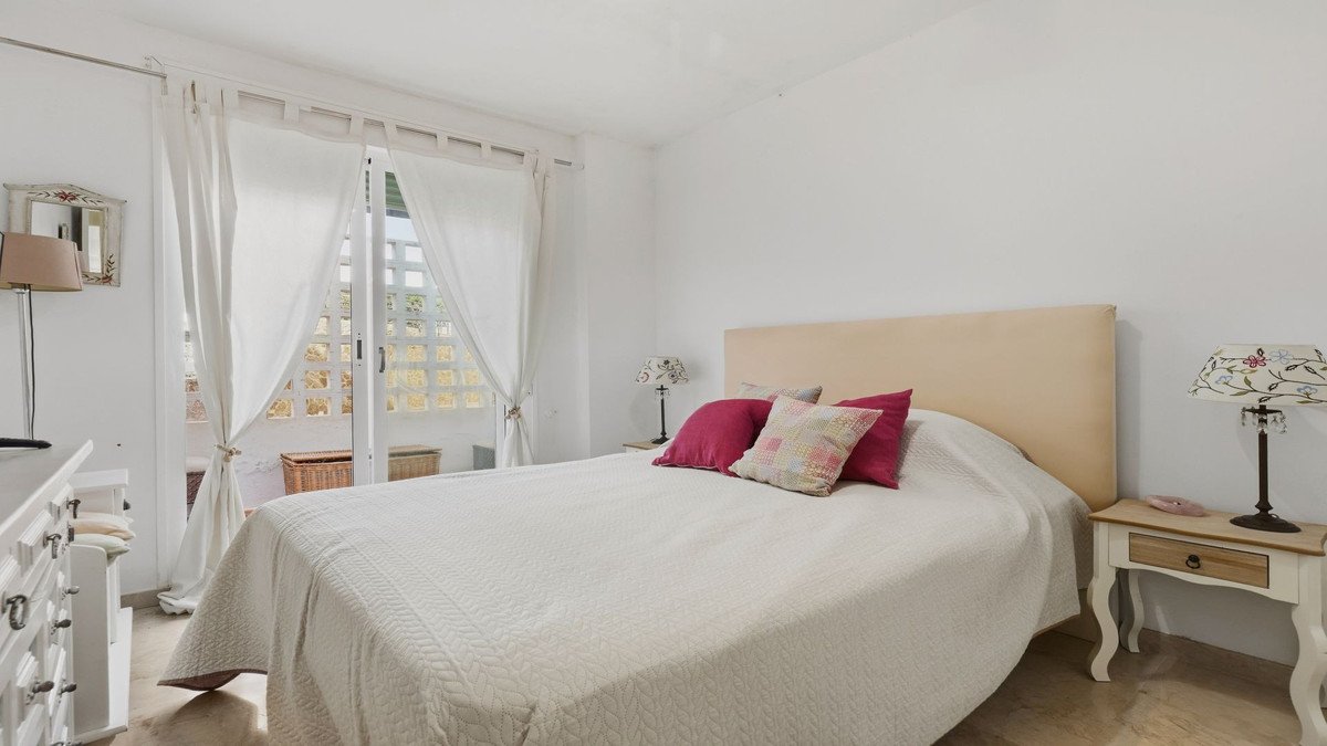 2 Bed Ground Floor Apartment in La Duquesa