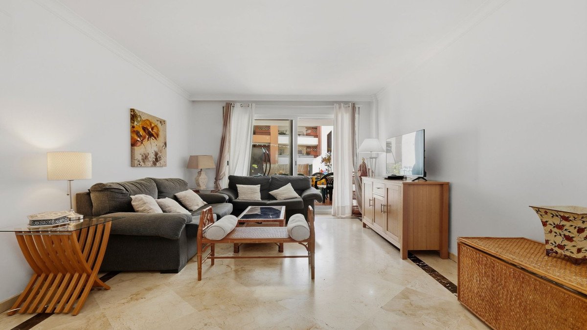 2 Bed Ground Floor Apartment in La Duquesa