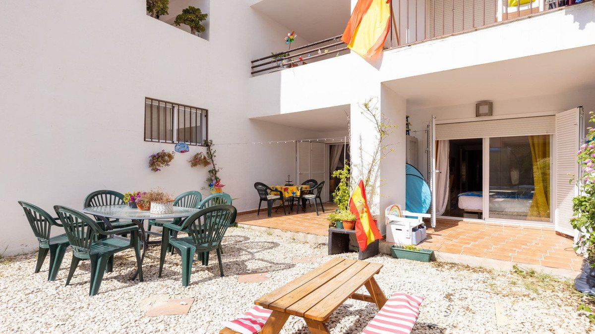 2 Bed Ground Floor Apartment in La Duquesa