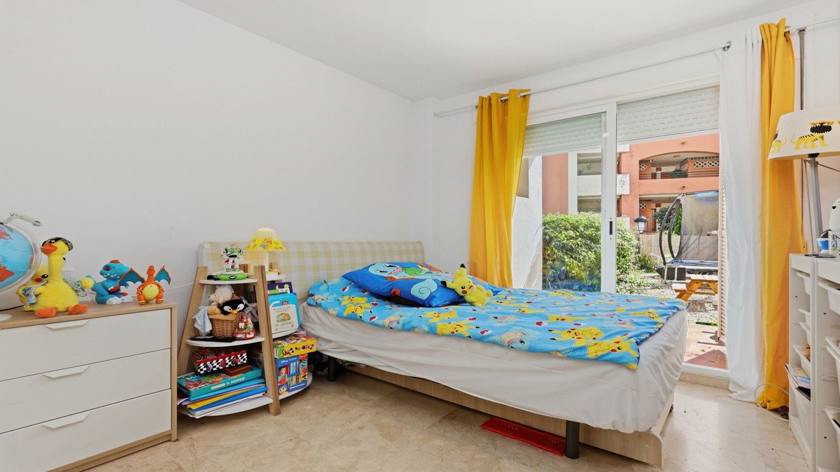 2 Bed Ground Floor Apartment in La Duquesa