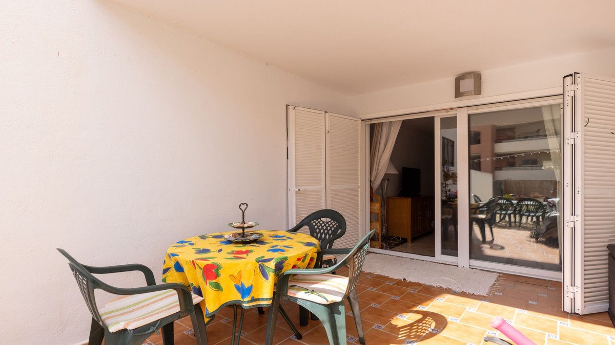 2 Bed Ground Floor Apartment in La Duquesa