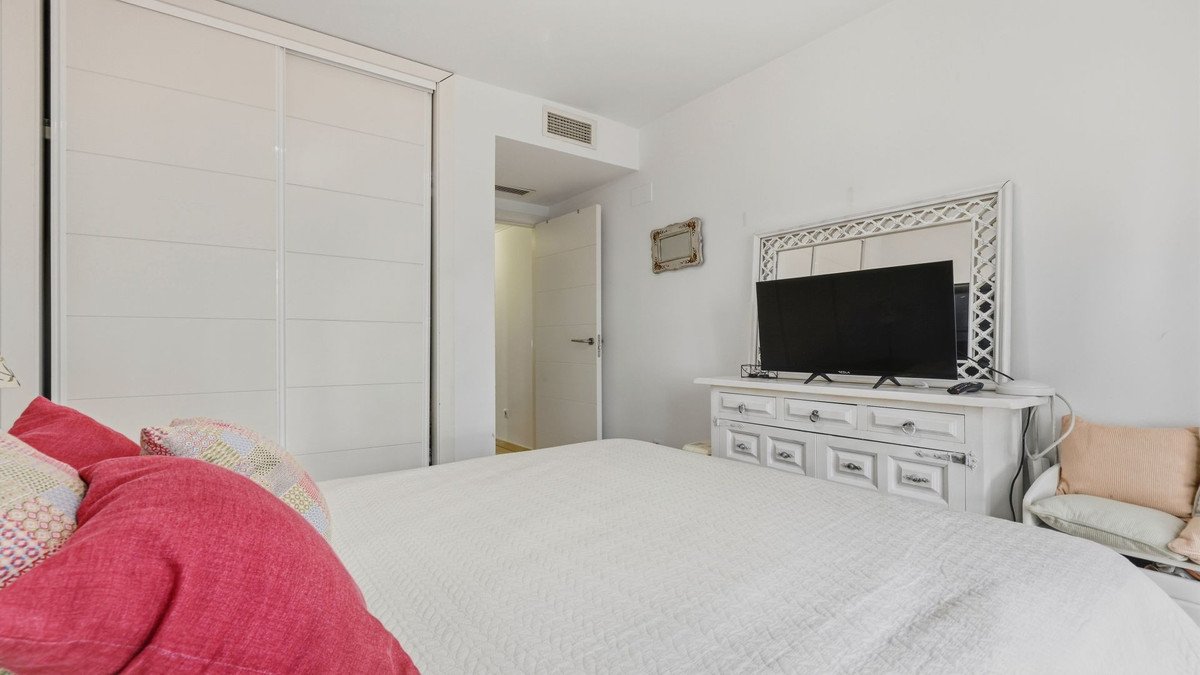 2 Bed Ground Floor Apartment in La Duquesa