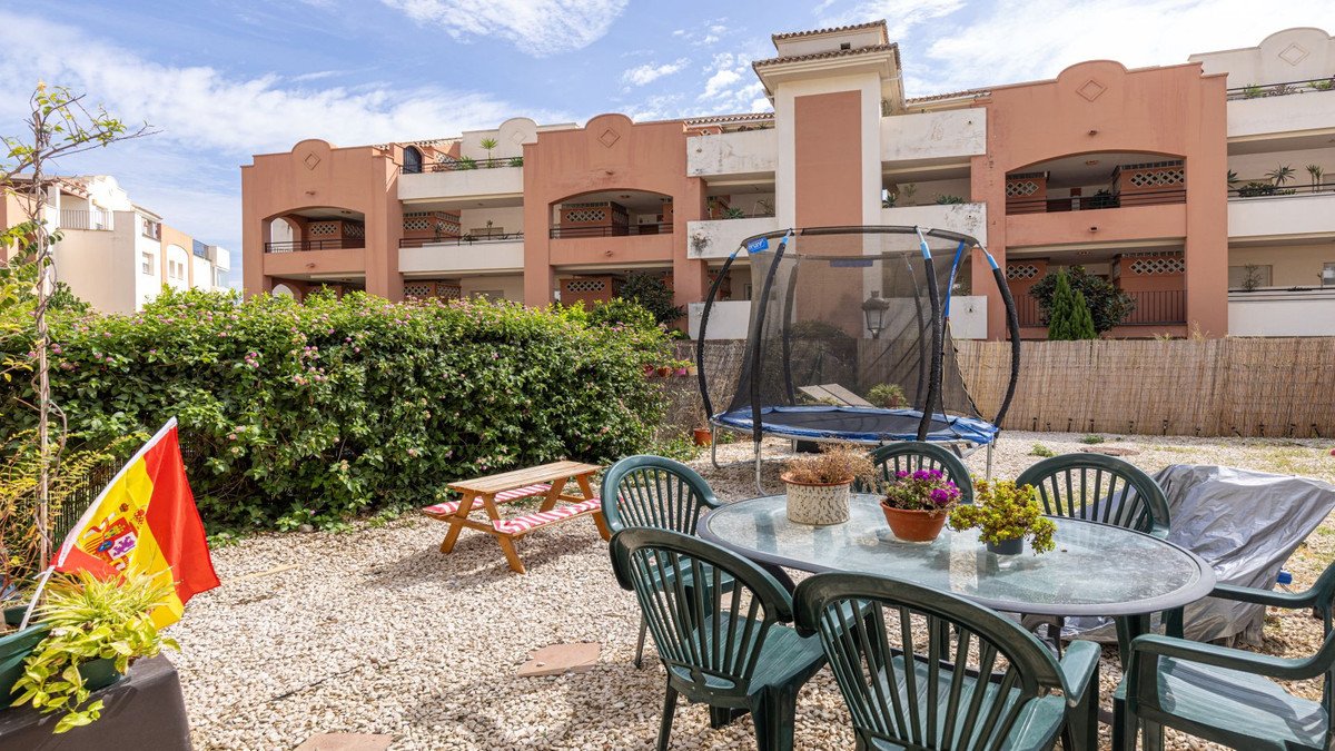 2 Bed Ground Floor Apartment in La Duquesa