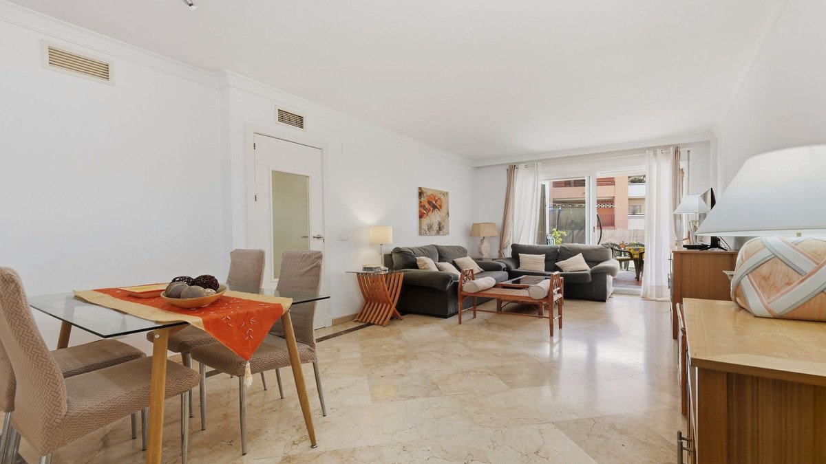 2 Bed Ground Floor Apartment in La Duquesa