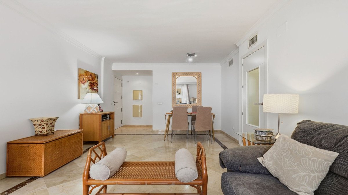 2 Bed Ground Floor Apartment in La Duquesa
