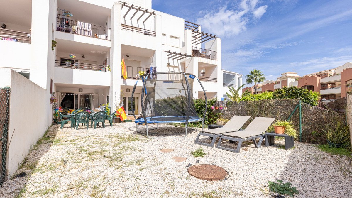 2 Bed Ground Floor Apartment in La Duquesa