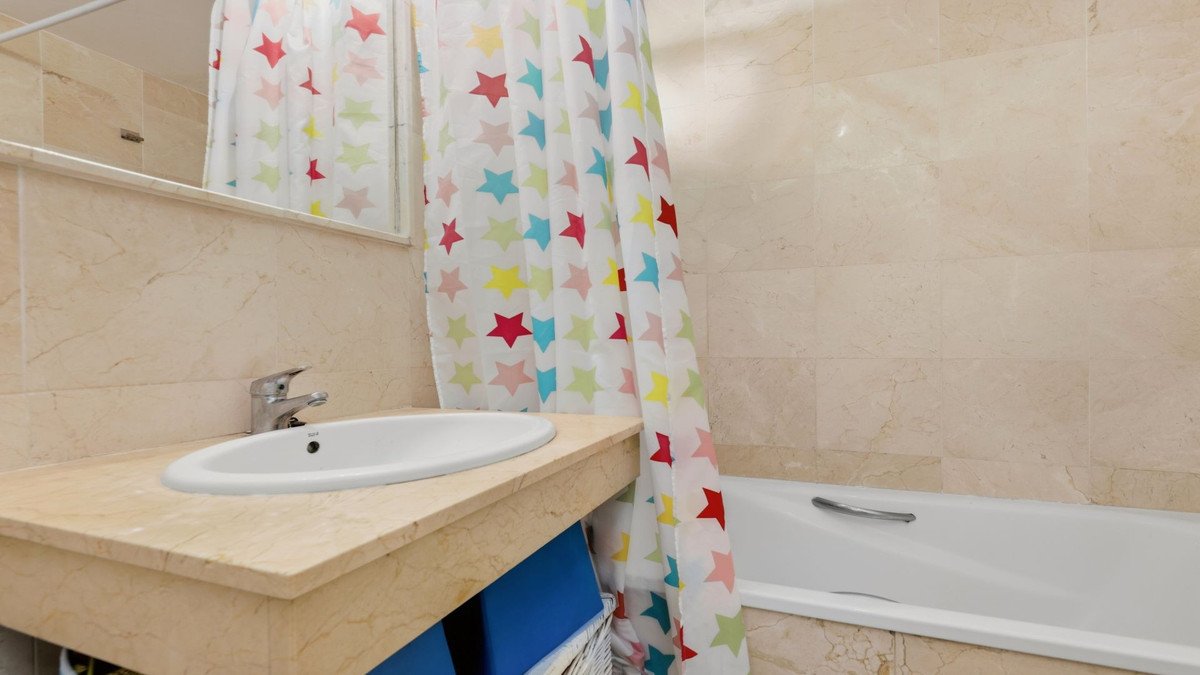 2 Bed Ground Floor Apartment in La Duquesa