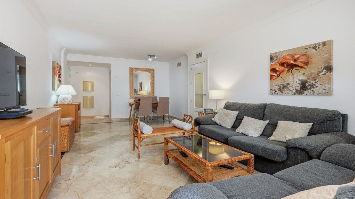 2 Bed Ground Floor Apartment in La Duquesa