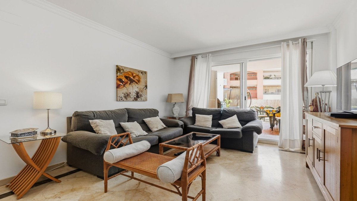 2 Bed Ground Floor Apartment in La Duquesa