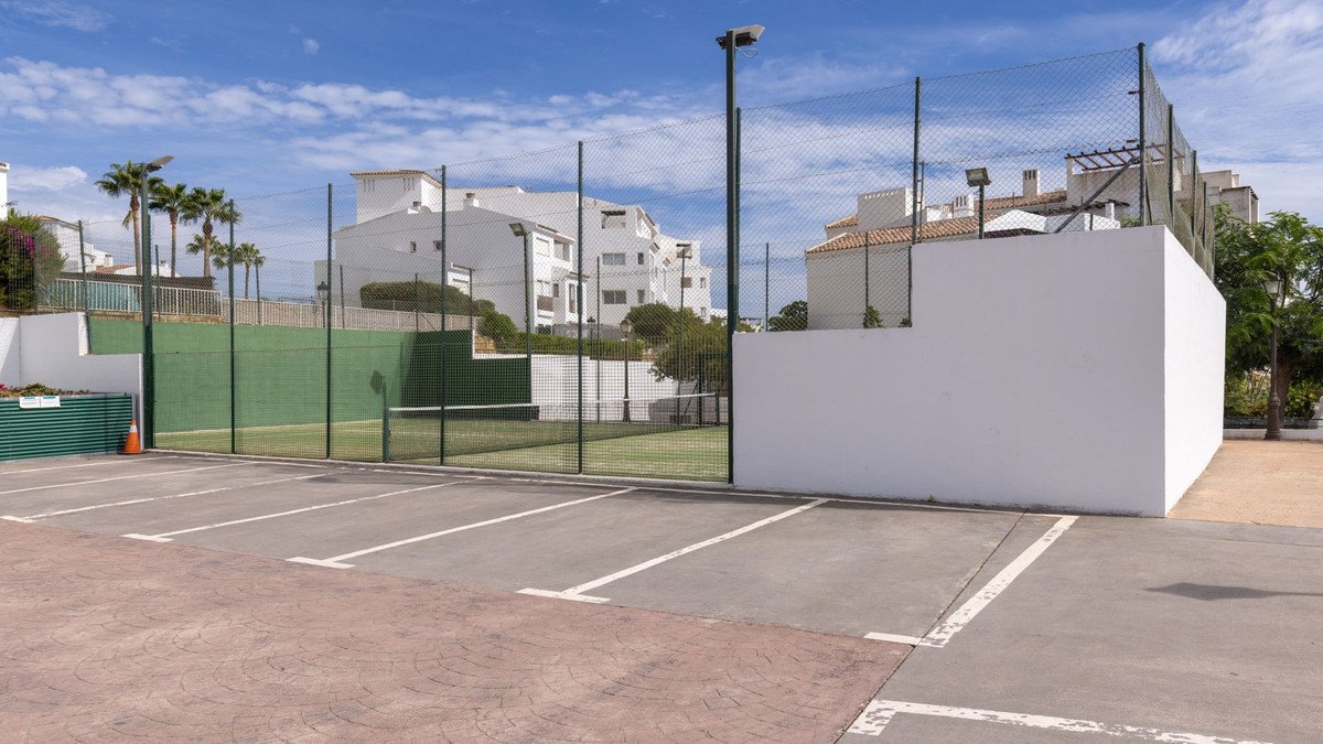 2 Bed Ground Floor Apartment in La Duquesa