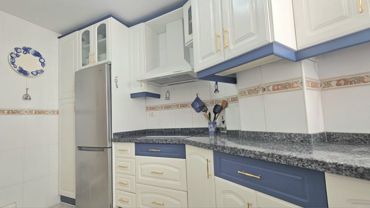 2 Bed Middle Floor Apartment in Fuengirola