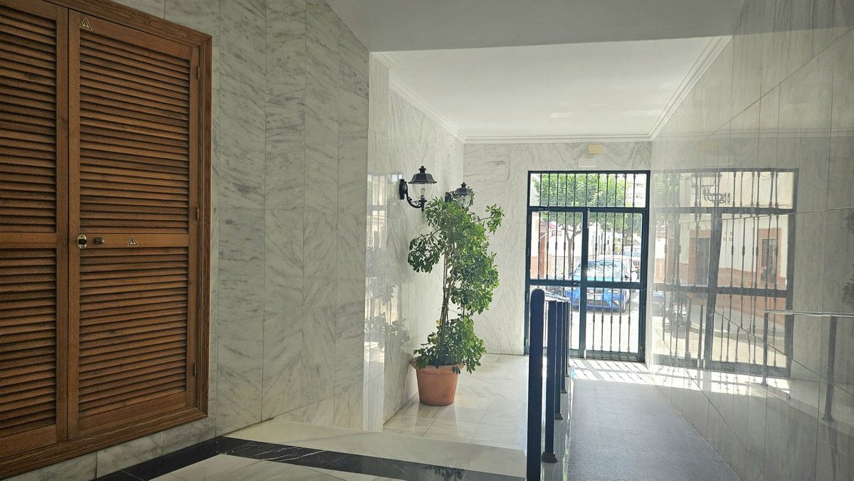 2 Bed Middle Floor Apartment in Fuengirola