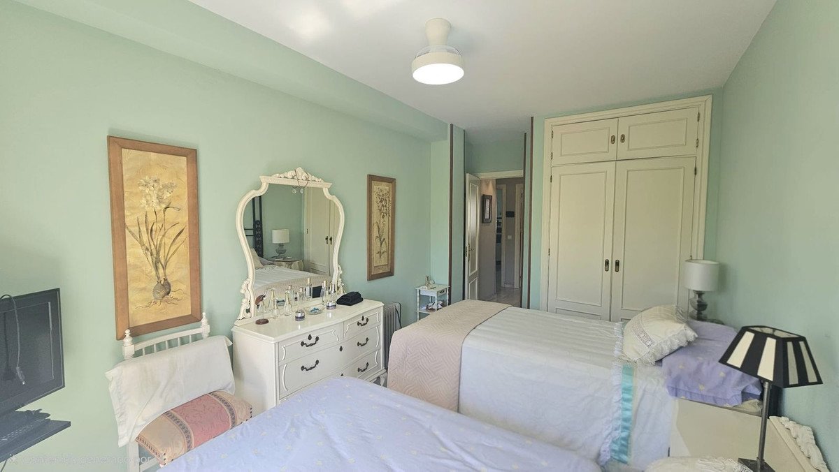 2 Bed Middle Floor Apartment in Fuengirola
