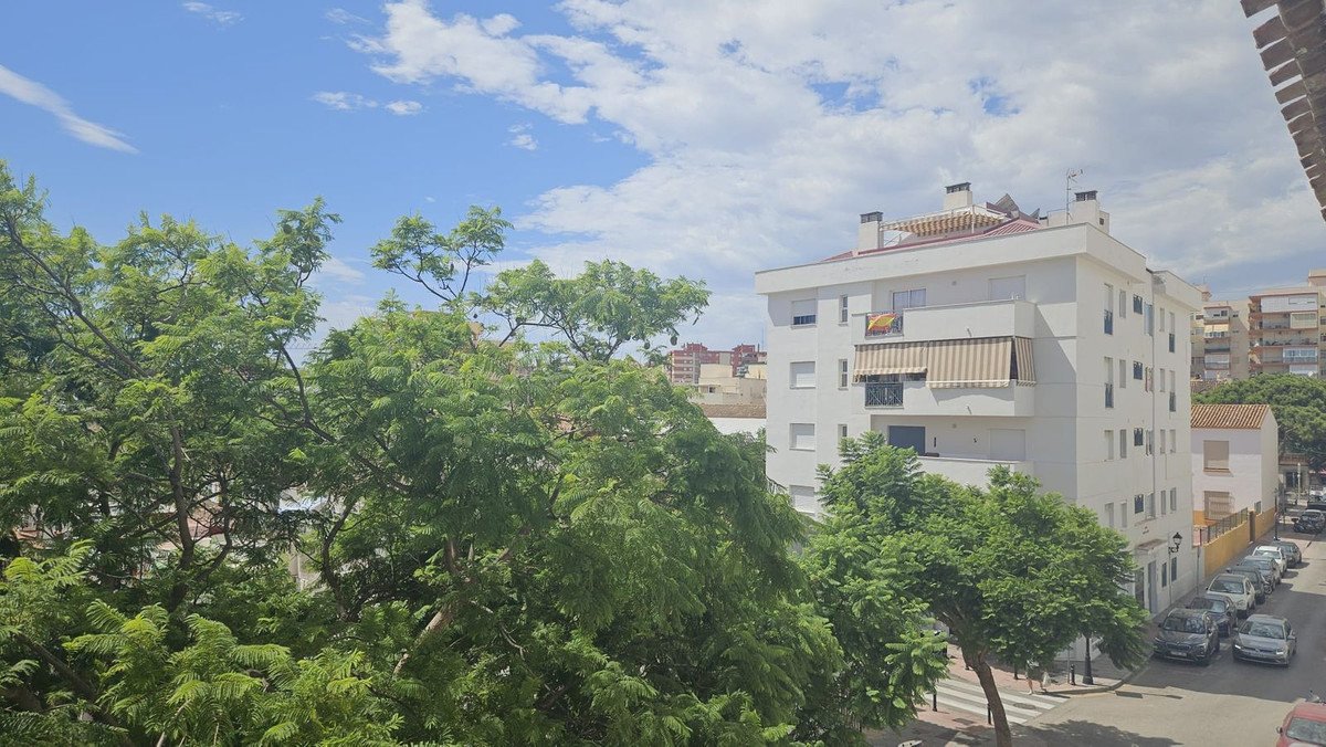 2 Bed Middle Floor Apartment in Fuengirola