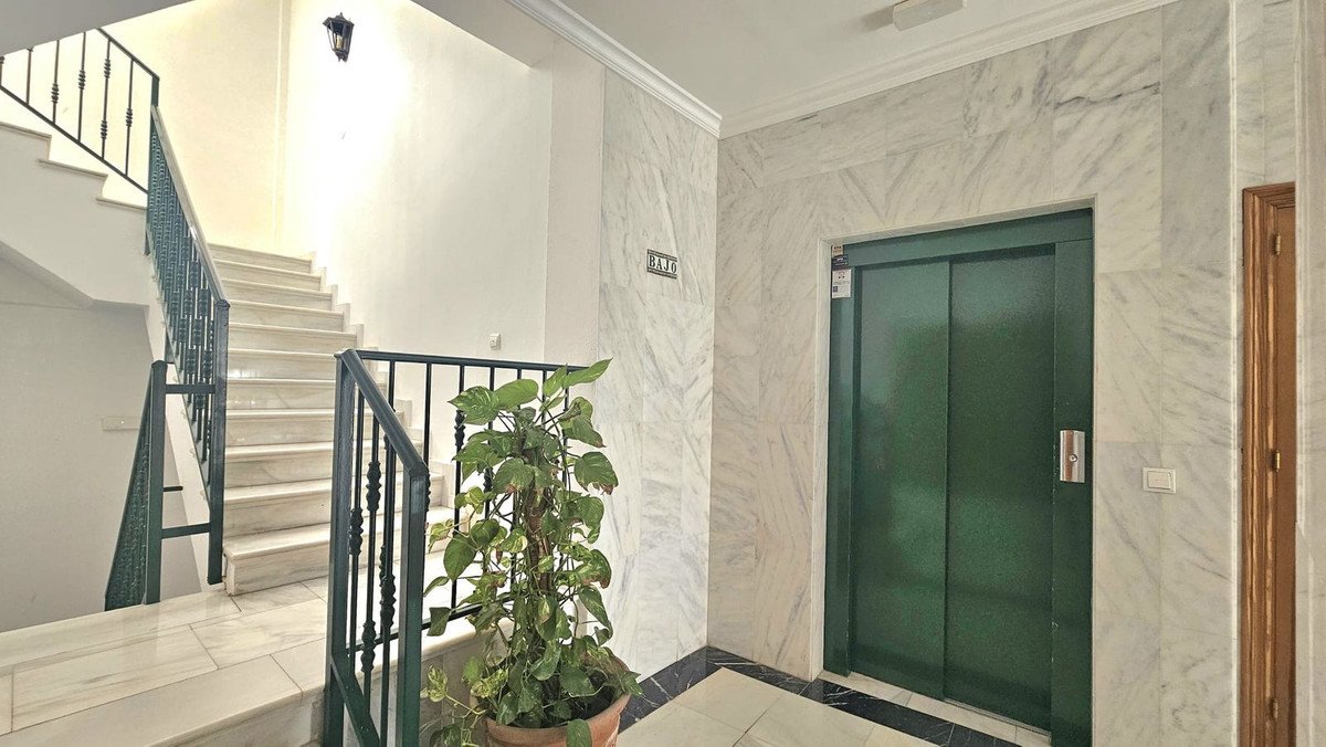 2 Bed Middle Floor Apartment in Fuengirola