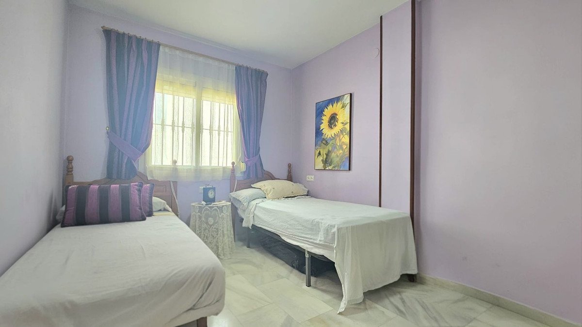 2 Bed Middle Floor Apartment in Fuengirola
