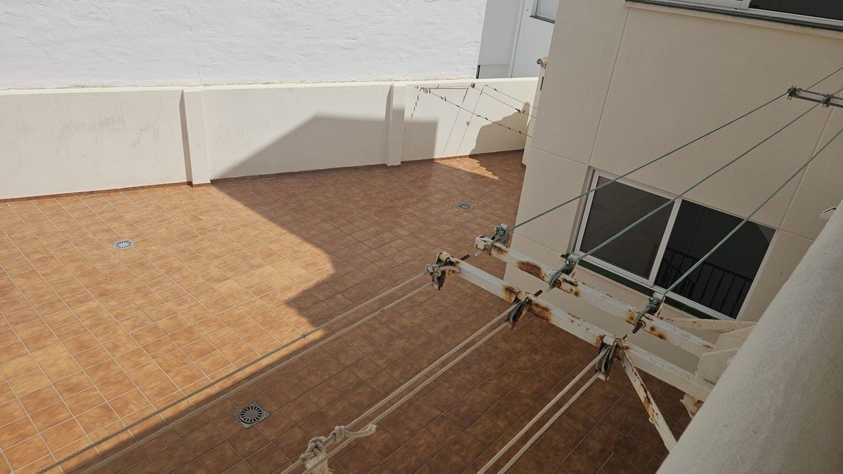 2 Bed Middle Floor Apartment in Fuengirola