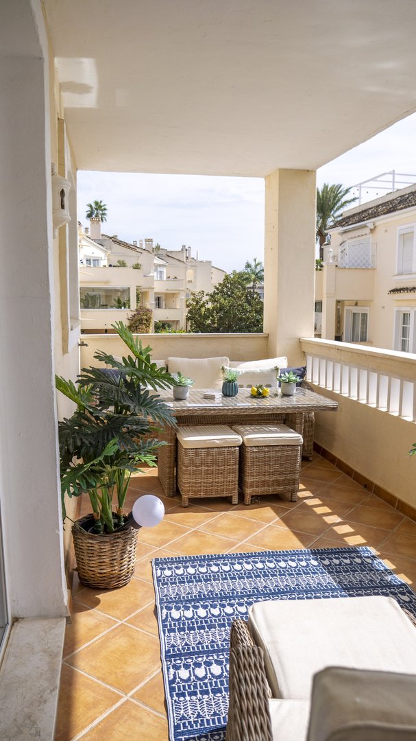 2 Bed Middle Floor Apartment in Estepona