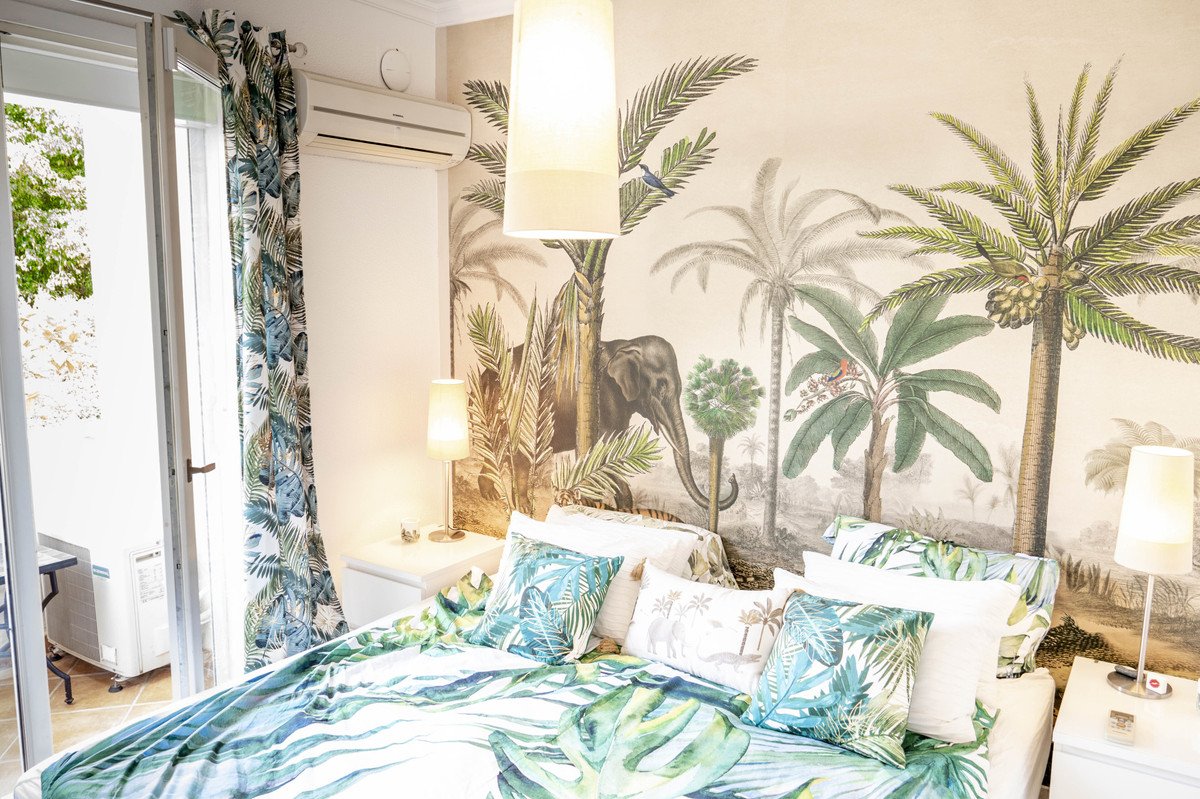 2 Bed Middle Floor Apartment in Estepona
