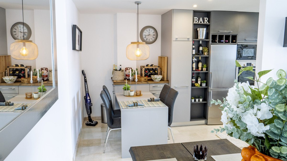 2 Bed Middle Floor Apartment in Estepona