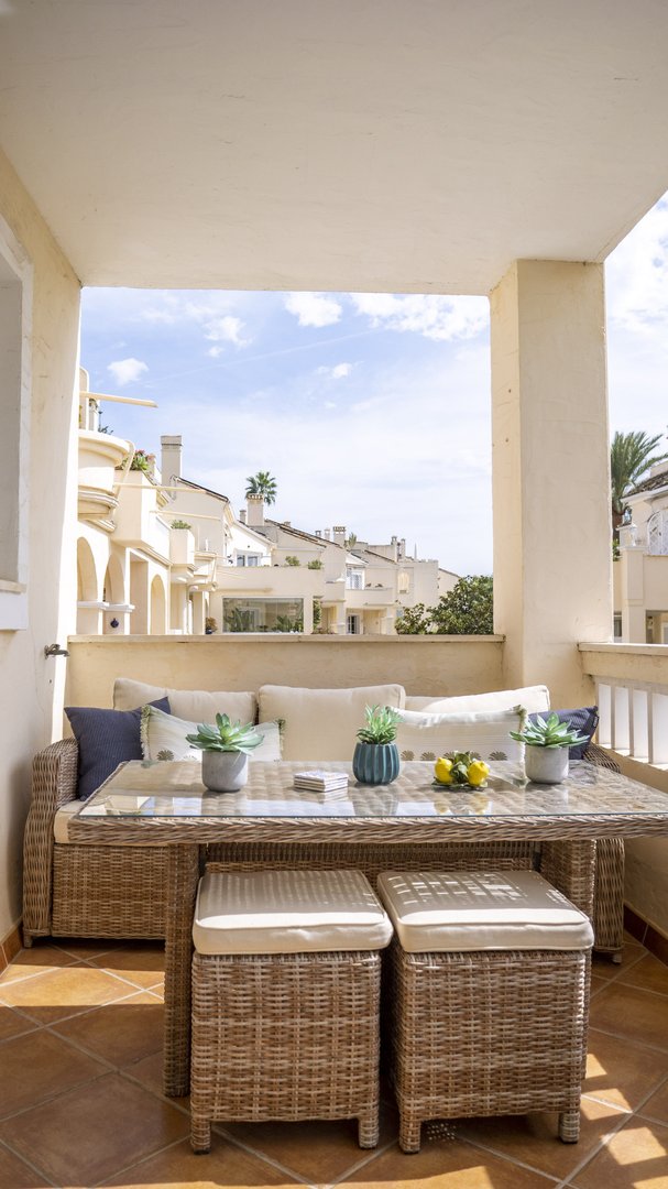 2 Bed Middle Floor Apartment in Estepona