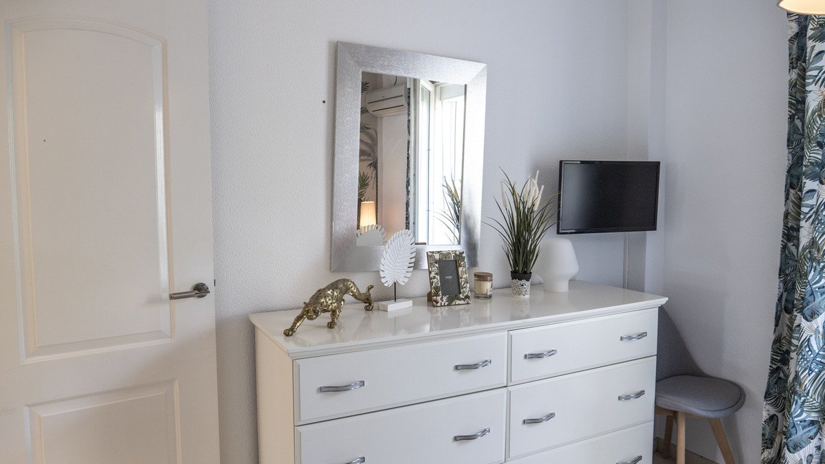 2 Bed Middle Floor Apartment in Estepona