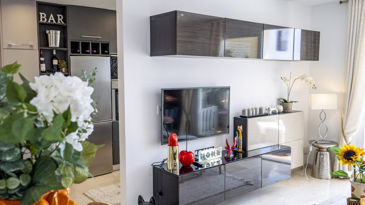 2 Bed Middle Floor Apartment in Estepona