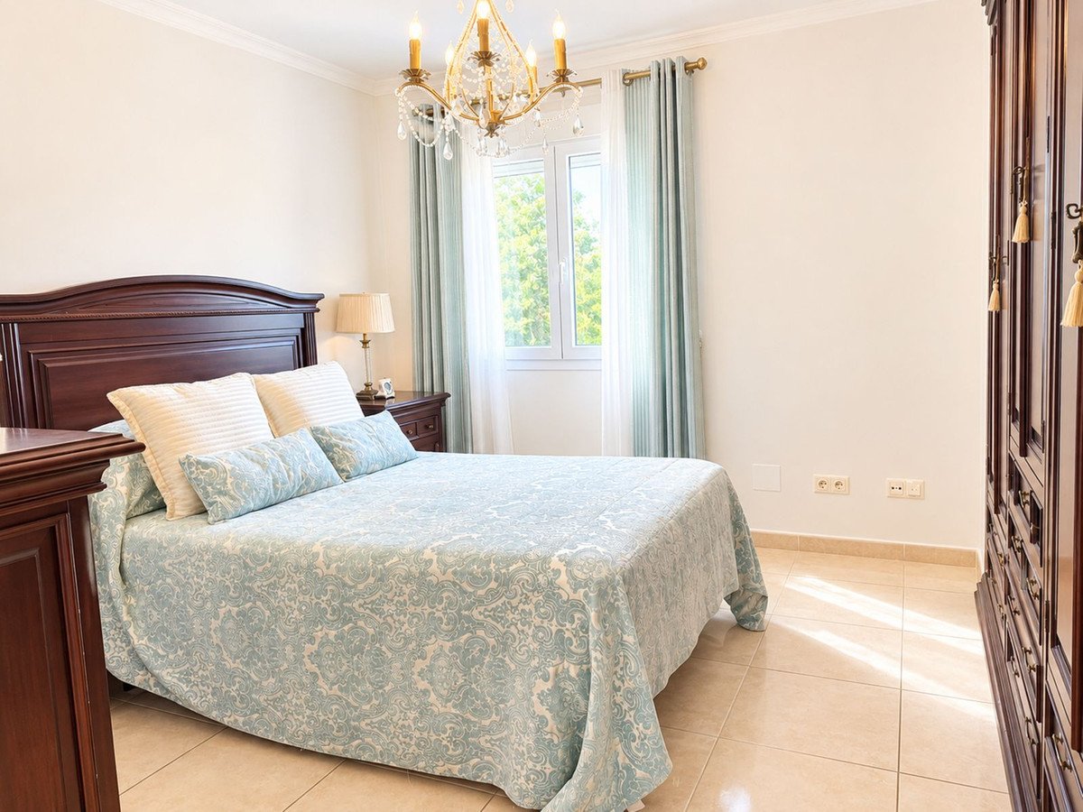3 Bed Middle Floor Apartment in La Campana