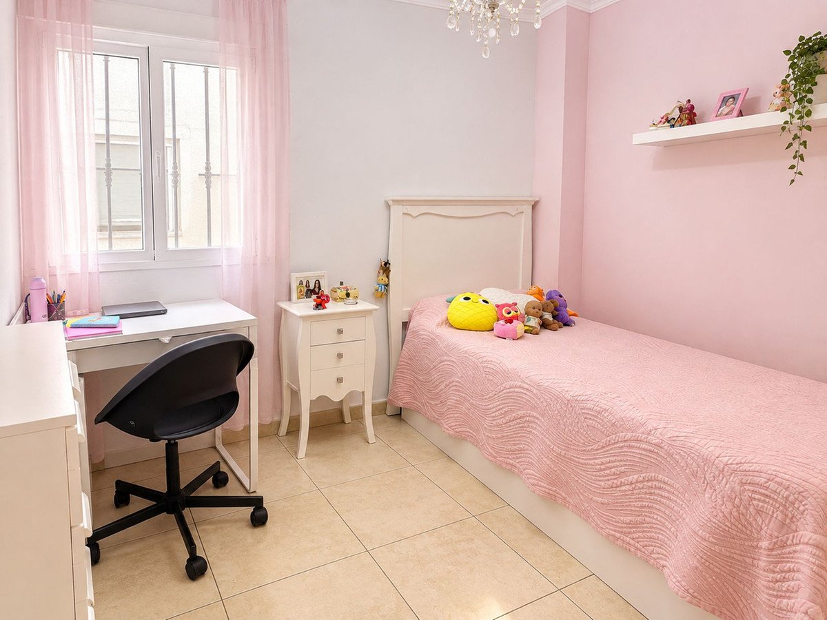 3 Bed Middle Floor Apartment in La Campana