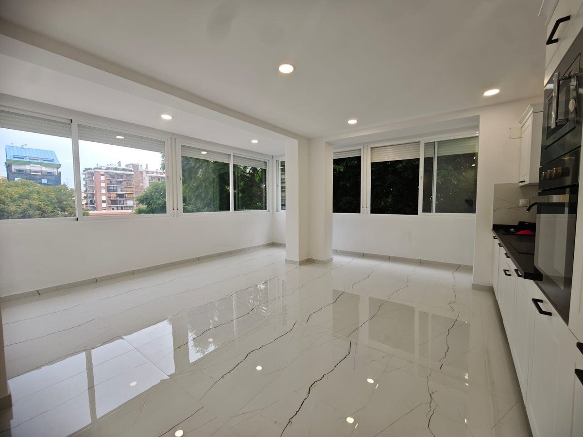 2 Bed Middle Floor Apartment in Marbella