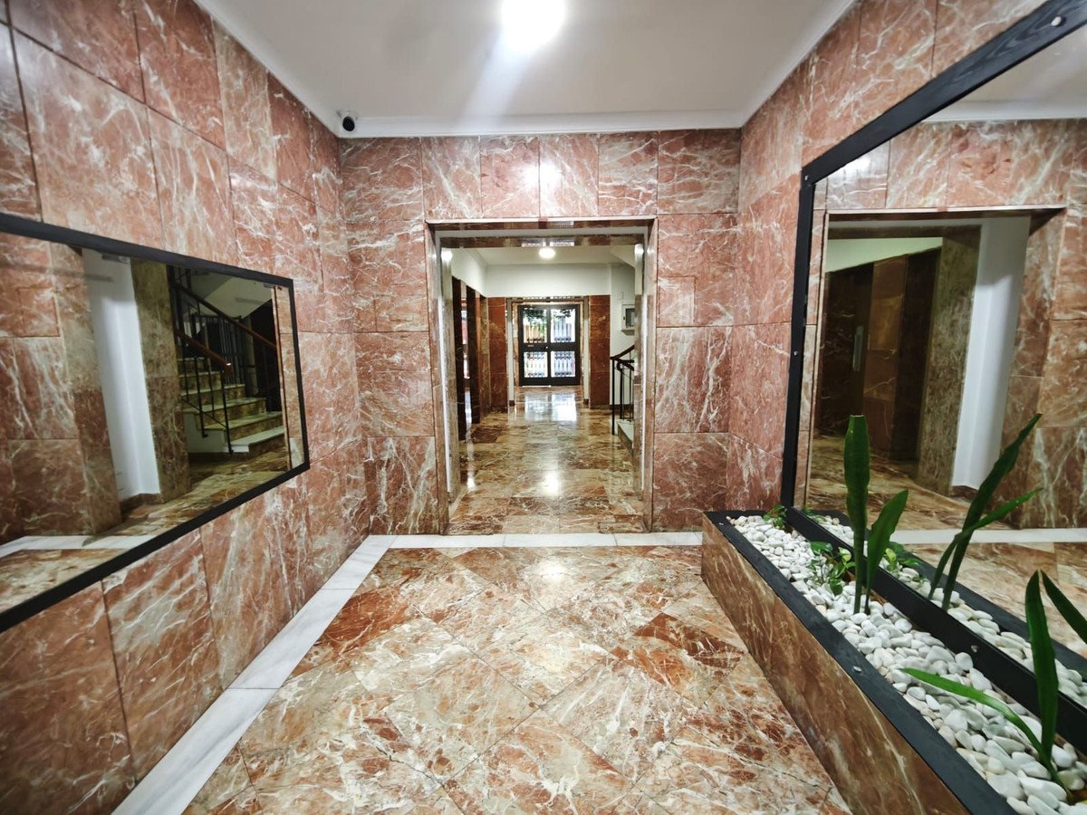 2 Bed Middle Floor Apartment in Marbella