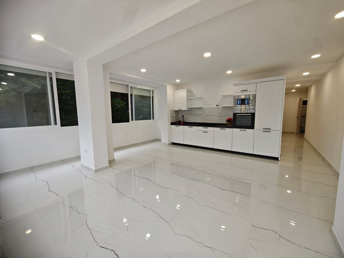 2 Bed Middle Floor Apartment in Marbella