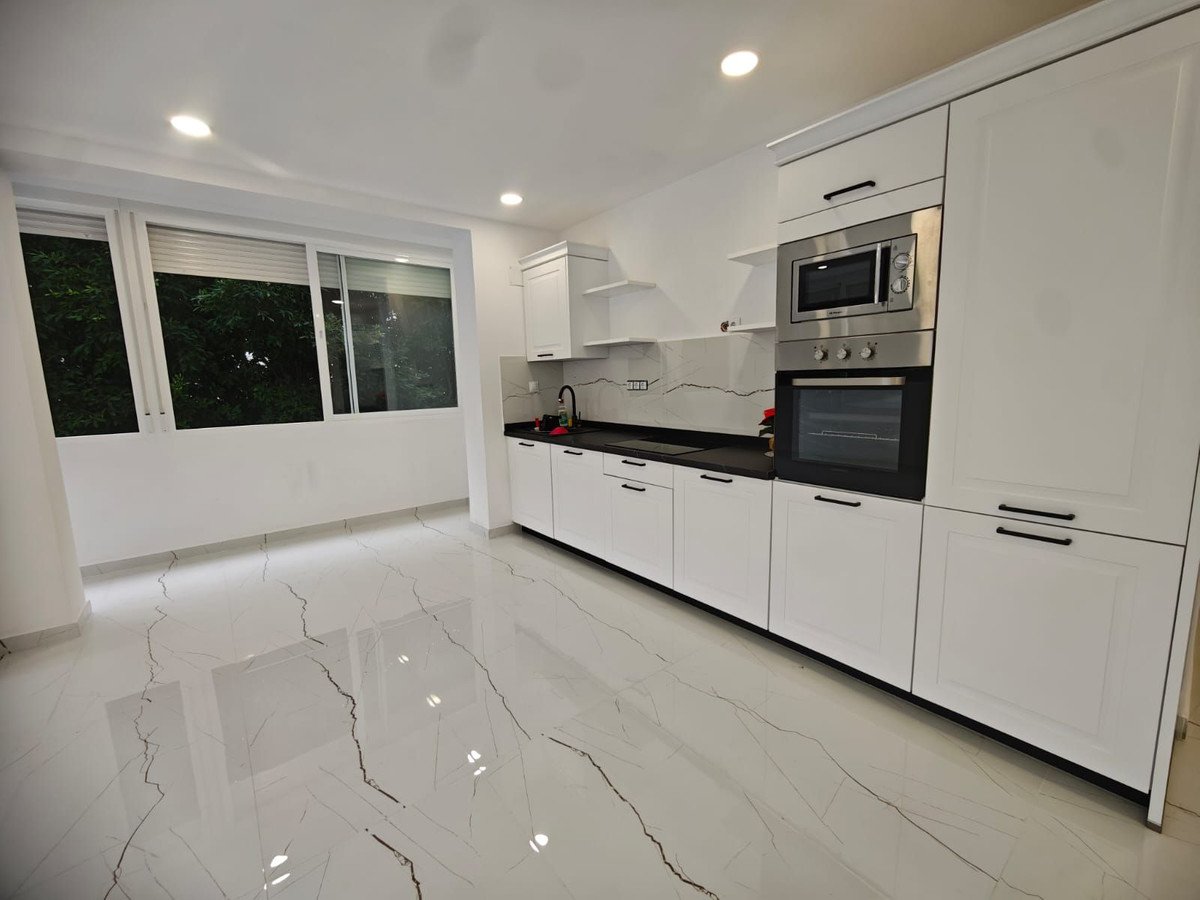 2 Bed Middle Floor Apartment in Marbella