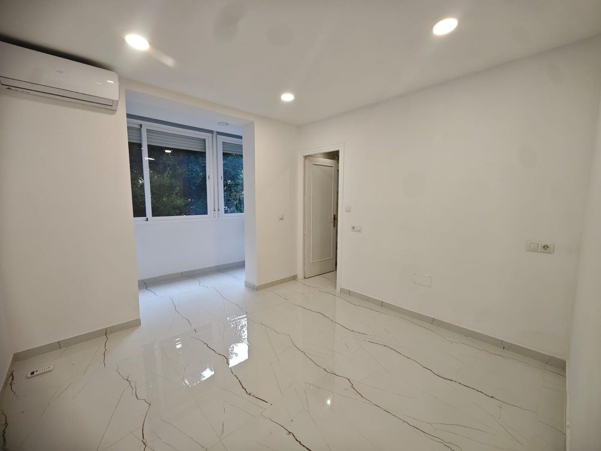 2 Bed Middle Floor Apartment in Marbella