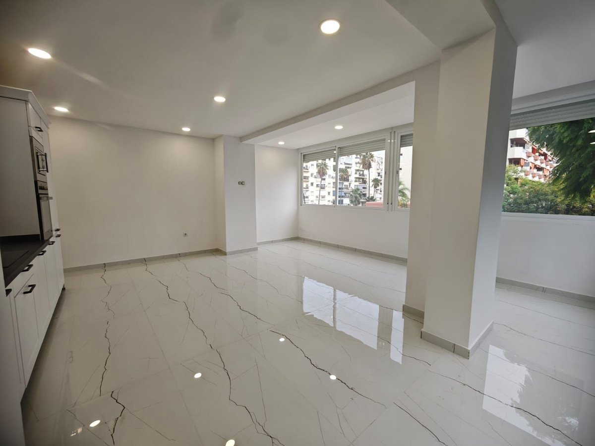 2 Bed Middle Floor Apartment in Marbella