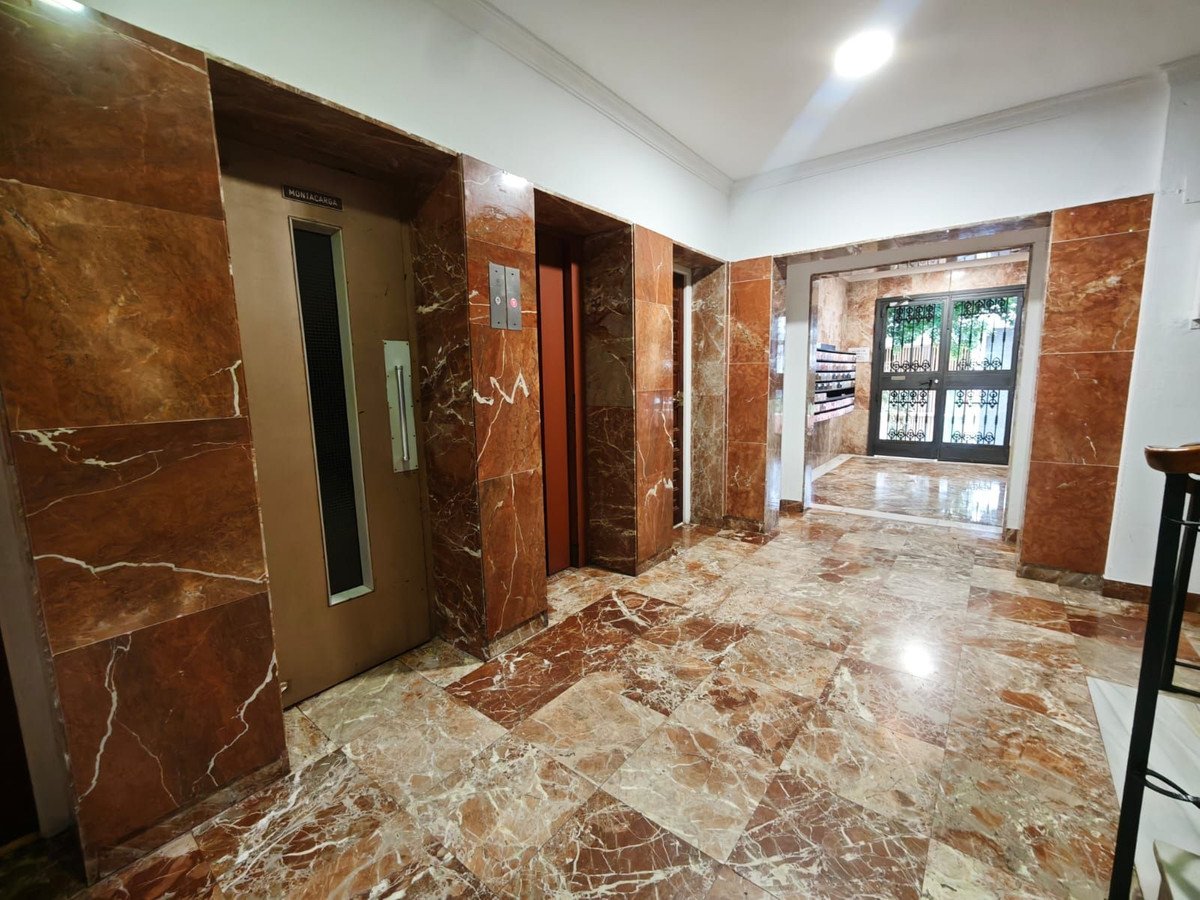 2 Bed Middle Floor Apartment in Marbella