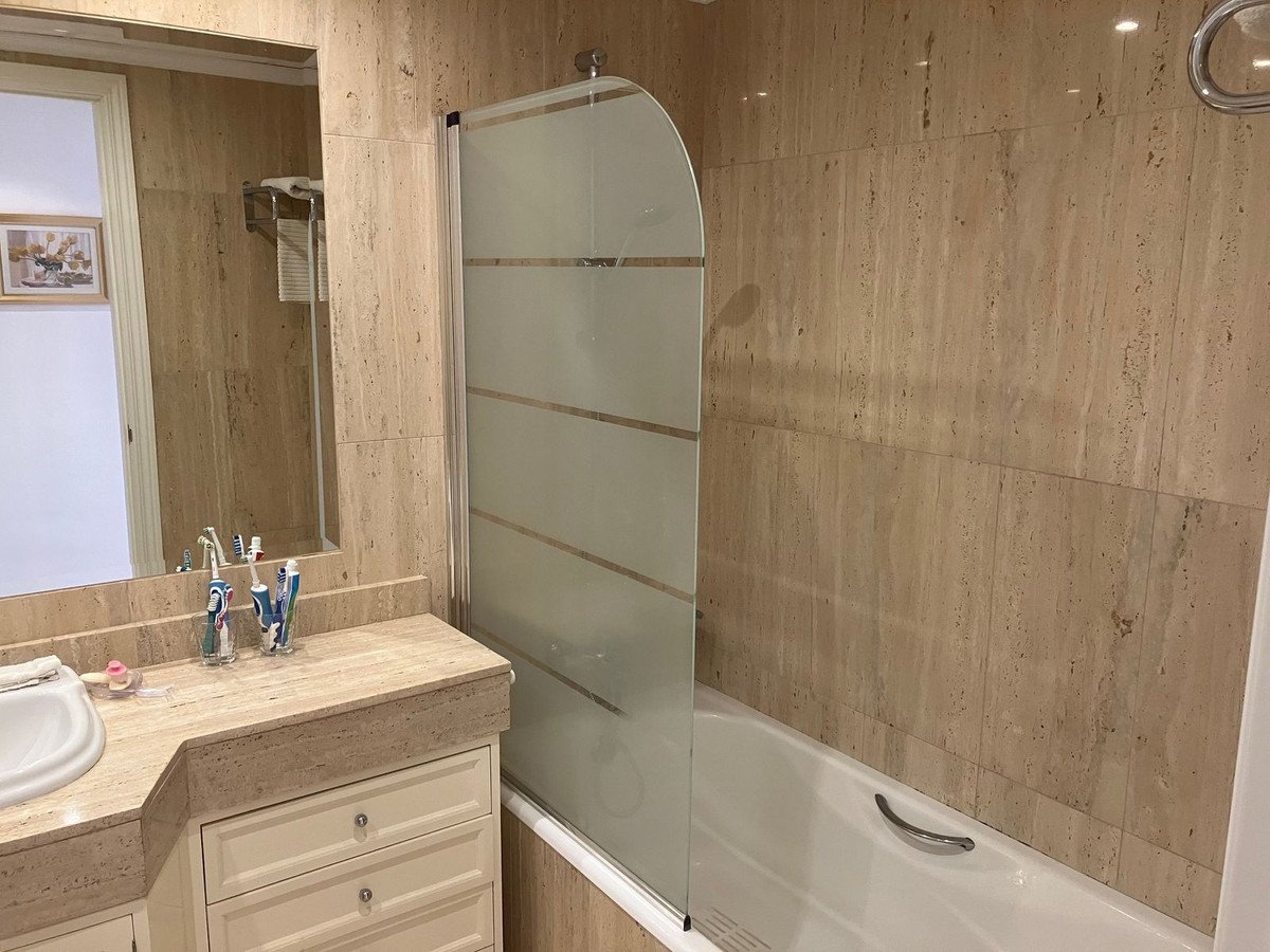 2 Bed Middle Floor Apartment in Elviria
